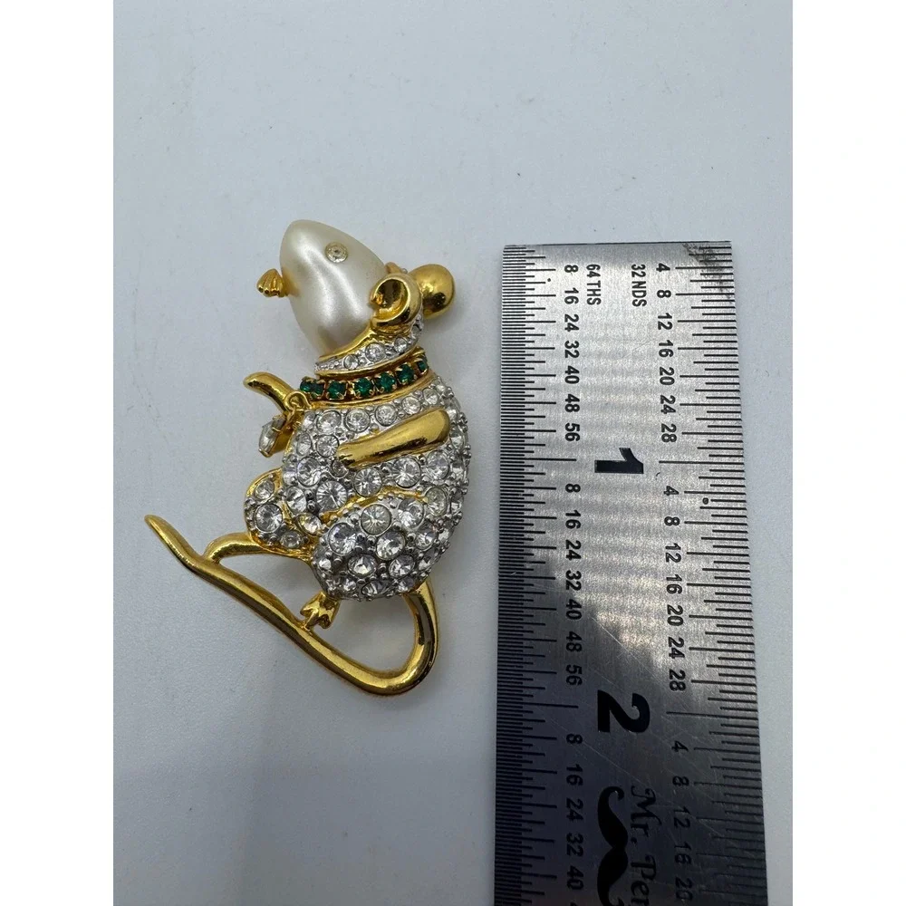 KJL Kenneth Jay Lane Vintage Rhinestone Faux Pearl Mouse Brooch Gold Tone Pin